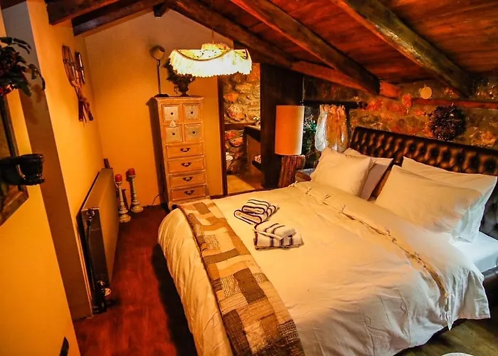 Charming 3-Storey Loft With Fireplace